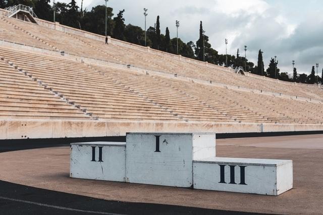 Un podium dans un stade vide