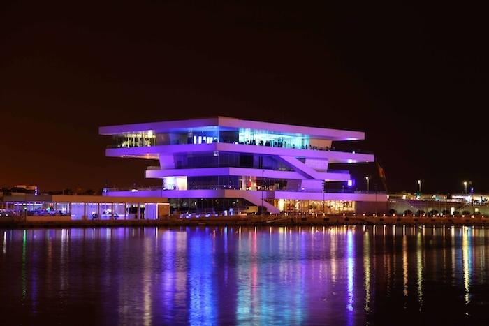 batiment veles e vents violet de nuit 