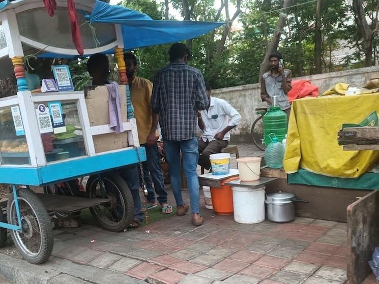 Vendeur de street food en Inde