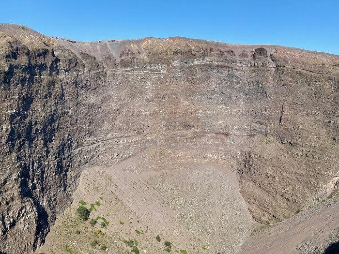 cratère du volcan vésuve