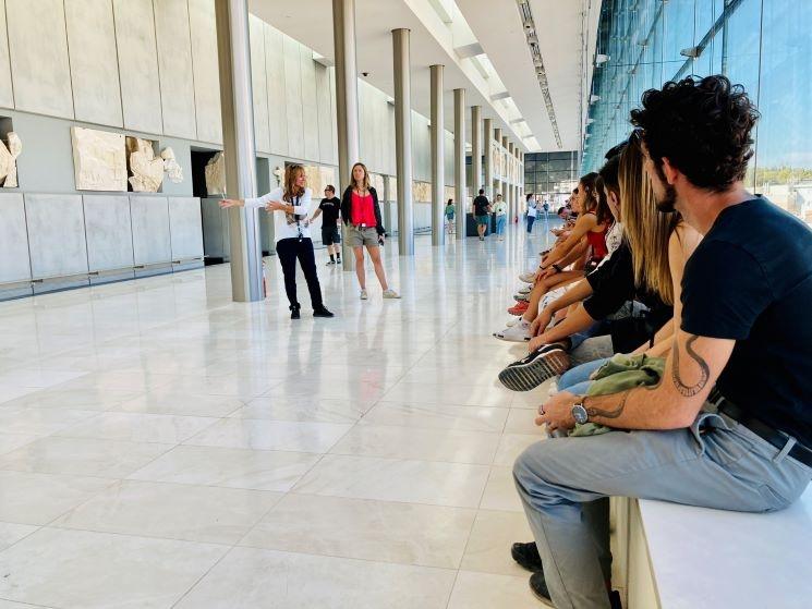 Une visite du musee de l'acropole d'une classe de BTS Tourisme 