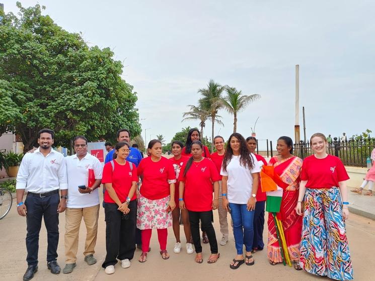 l equipe de l'Alliance francaise  Pondy