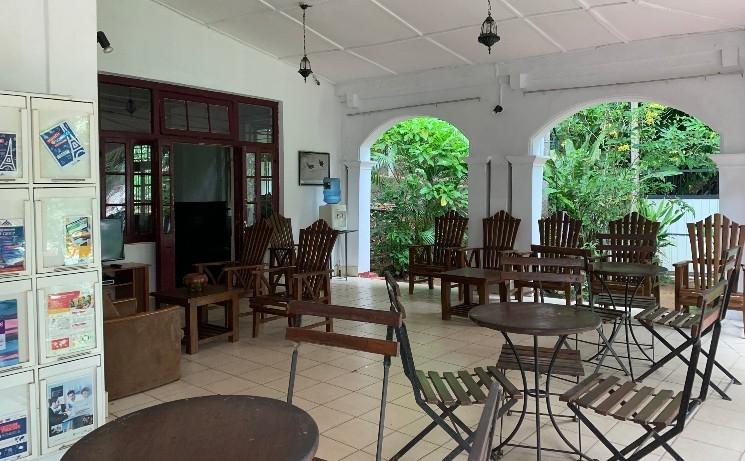 Patio intérieur de l'Alliance française de Kandy au Sri Lanka