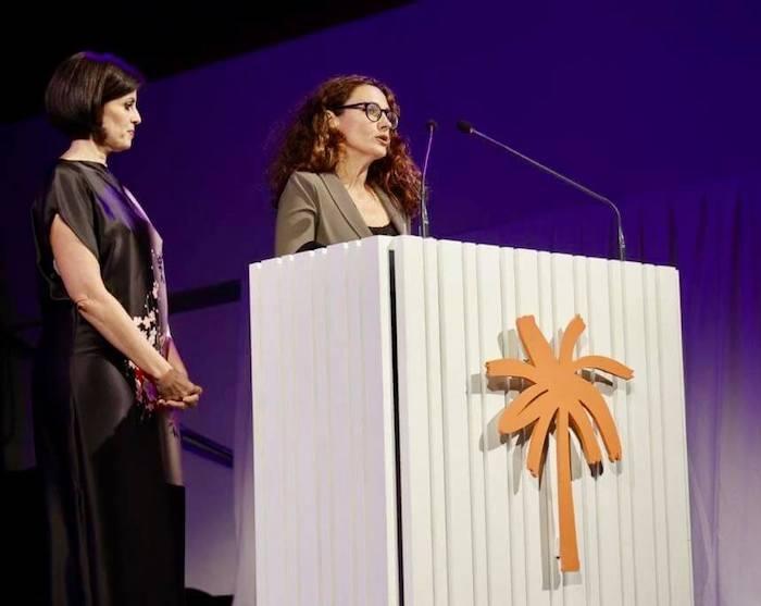 Almudena Verdés et Eva Garcia de Silence Comunicacion en train de faire un discours à la Mostra de Valencia