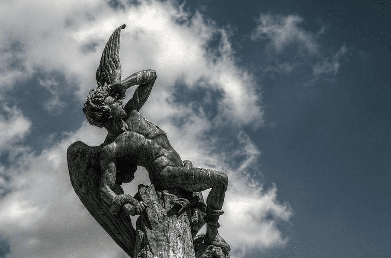 statue ange déchu Retiro Madrid