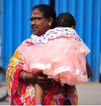 Femme et sa petite fille à Chennai