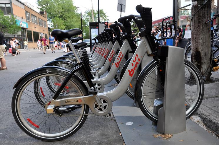 Les vélos Bixi en libre service à Montréal. 