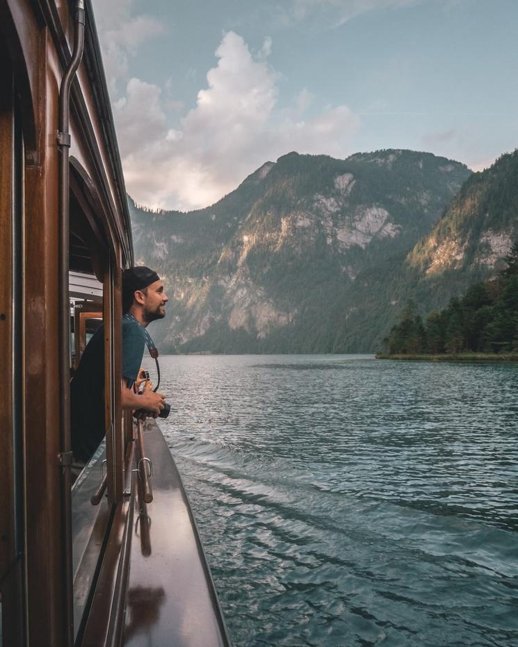 Bruno Maltor en voyage en train