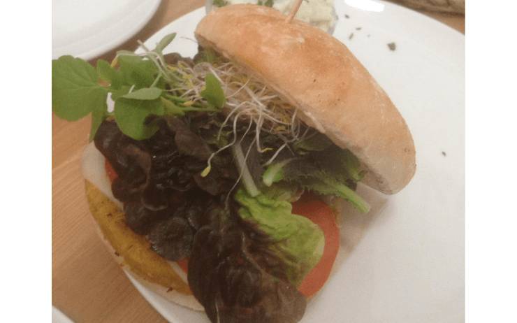 Le burger avec une galette au quinoa