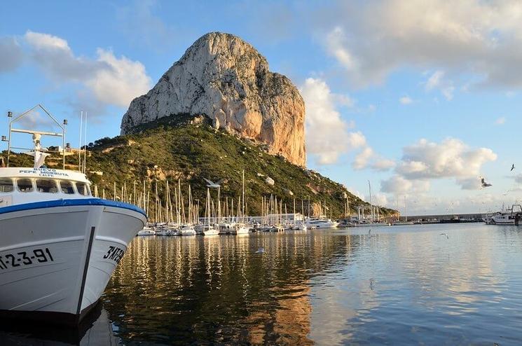 La montagne de calcaire à Calpe dans la région d'Alicante