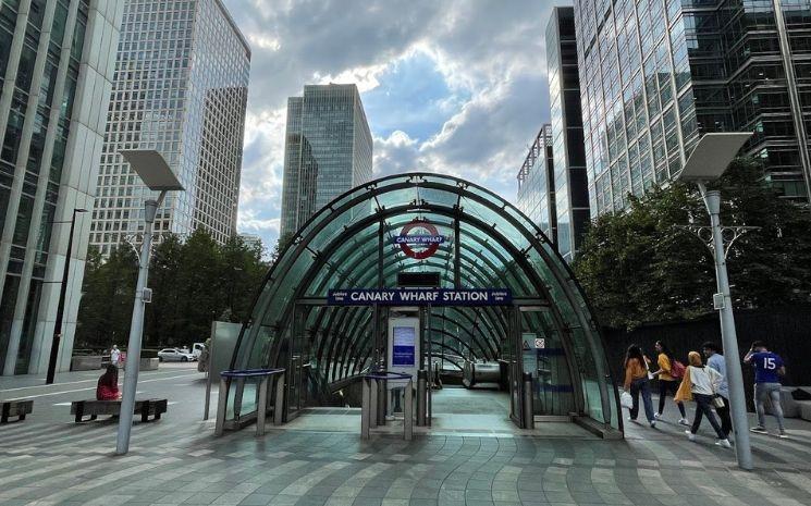 canary wharf tube station 