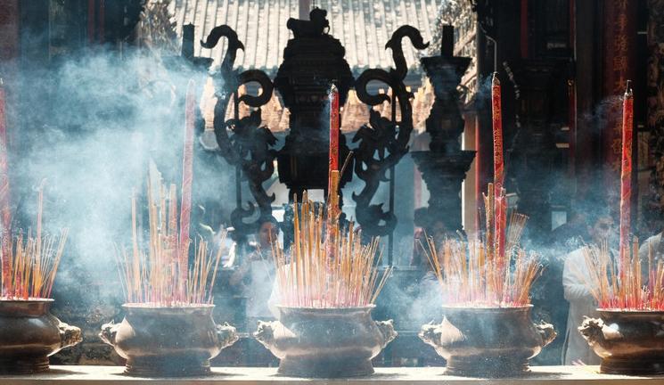 Ceremonies dans un temple au Vietnam pour le nouvel an