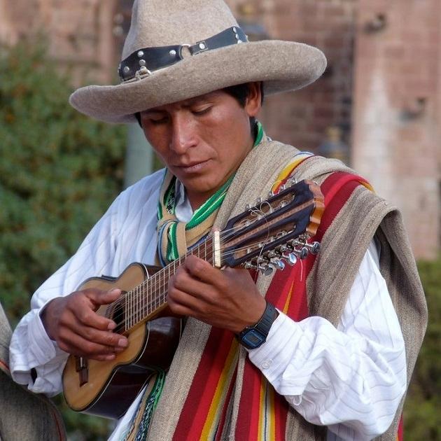 Zampoña, Quena et Charango : trois symboles de la musique andine au Pérou