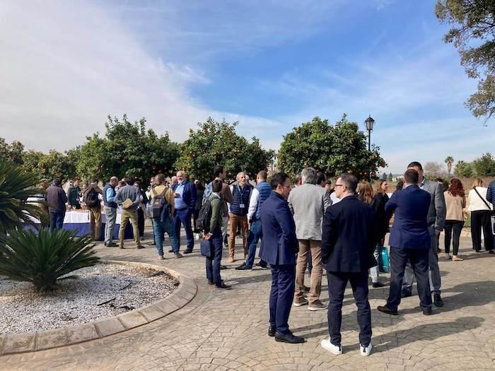 des personnes lors d'un networking connect clean à la fundacion Cajamar