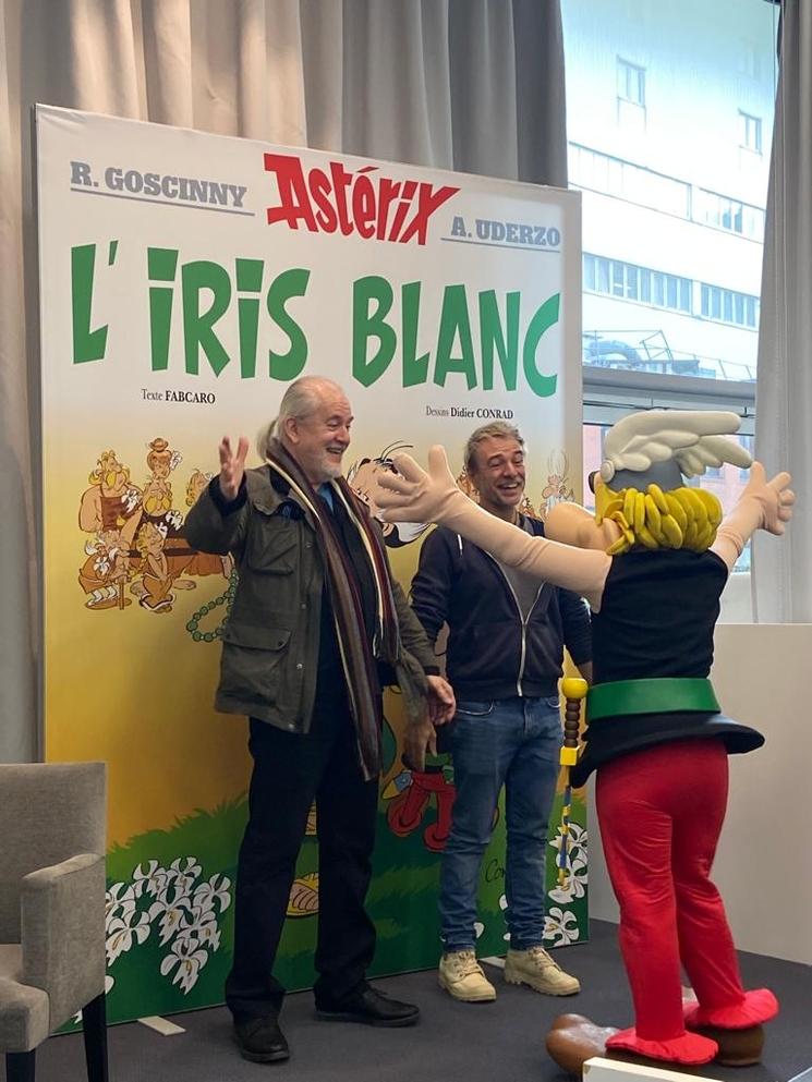 Fabcaro et Didier Conrad lors de la conférence de lancement du prochain Astérix 