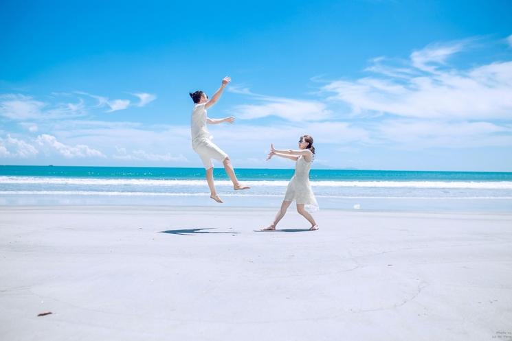 un couple de jeunes mariés à Danang