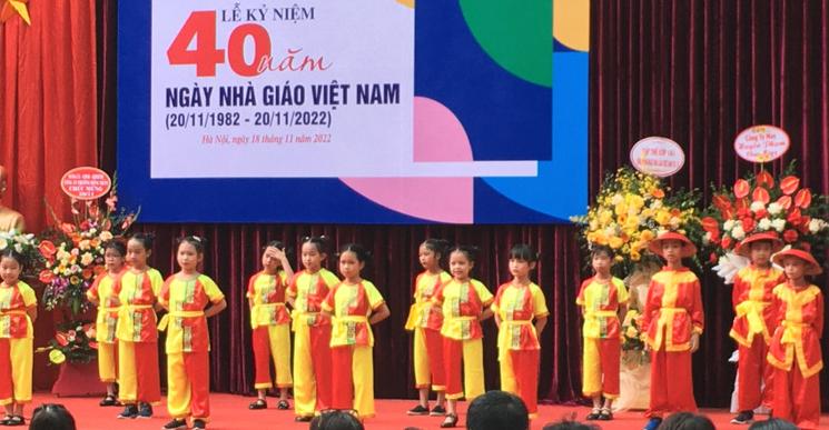 Danse et cérémonie des enfants vietnamiens