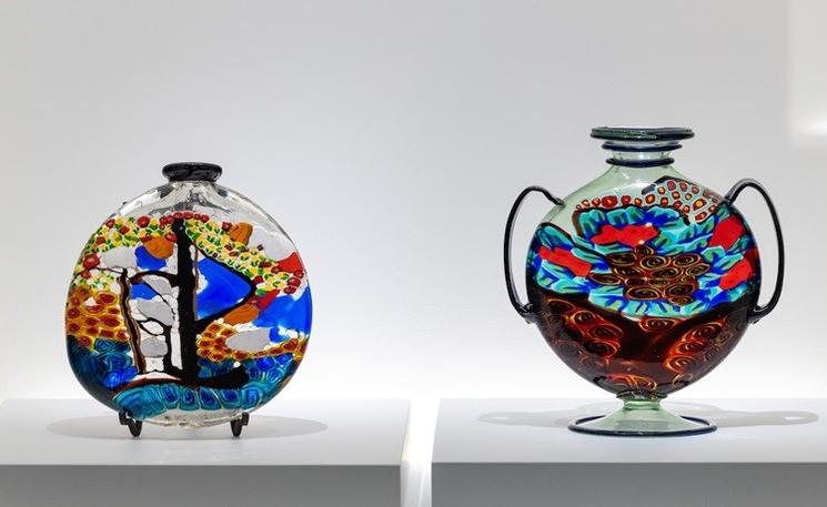 deux vases colorés en verre de murano