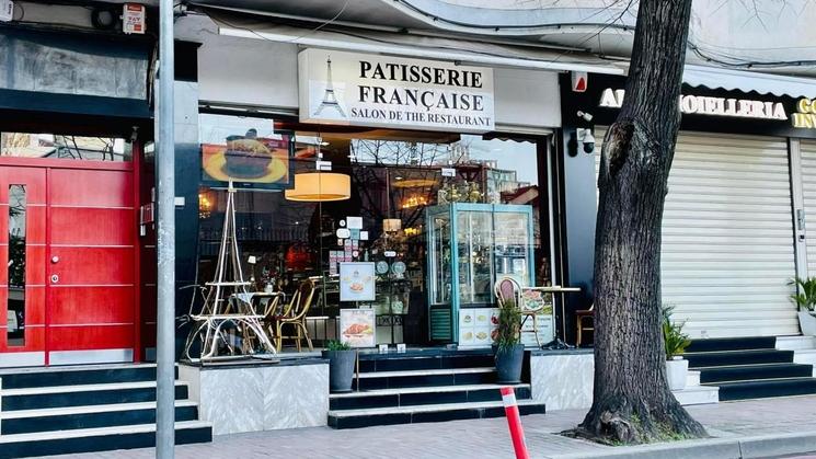 Devanture de la Patisserie Francaise à Tirana