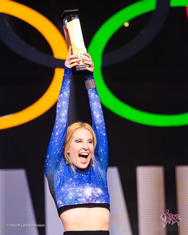 Dina remporte le trophée 