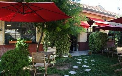 jardin intérieur d'un restaurant 