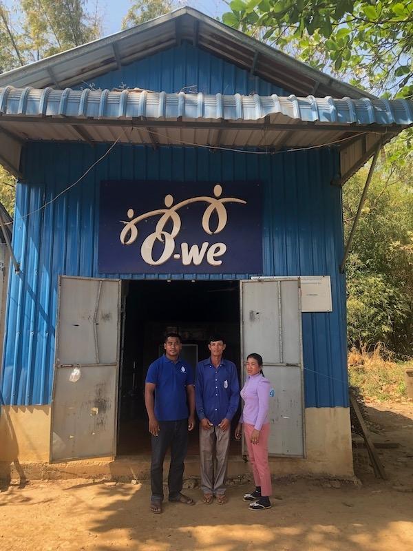 Équipe devant un Water Kiosk (crédit : 1001fontaines)