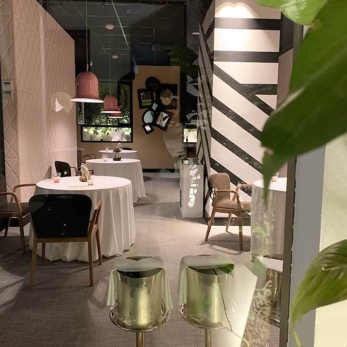 l'intérieur du restaurant el poblet à valencia avec des tables