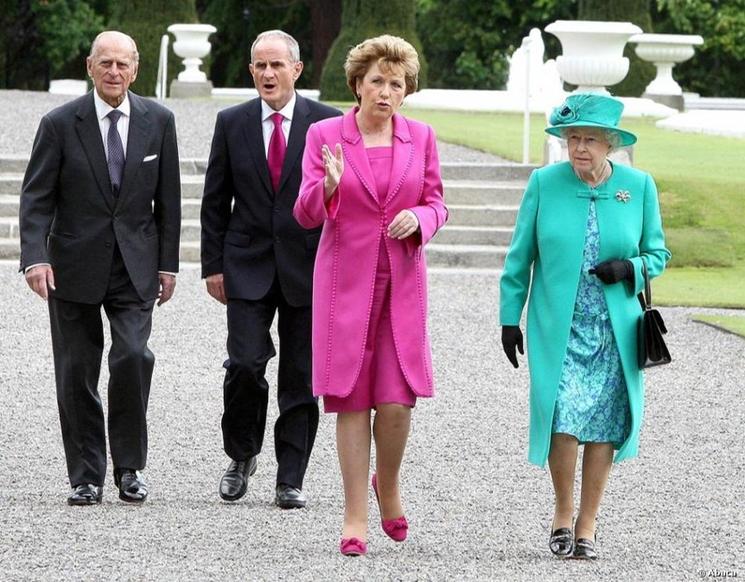 Elizabeth II en Irlande pour réconcilier les pays 