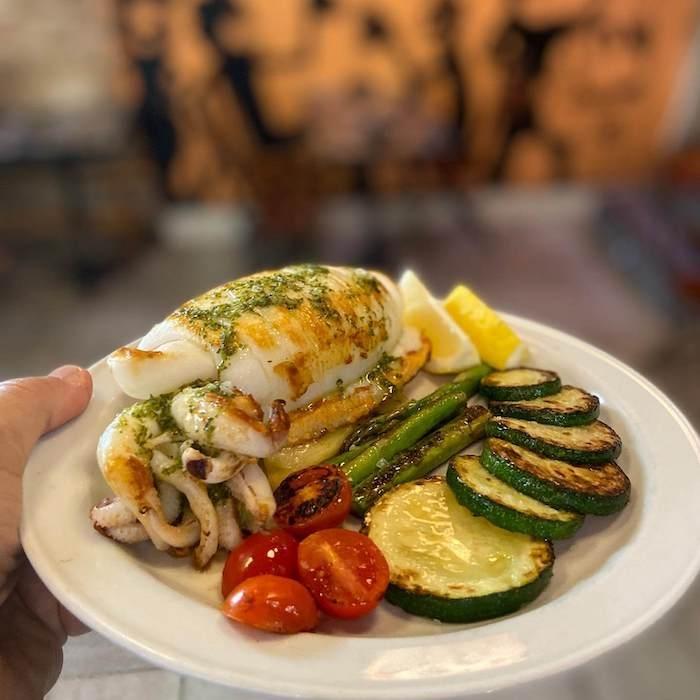 un plat de sèche dans le restaurant los escalones de la lonja à Valencia