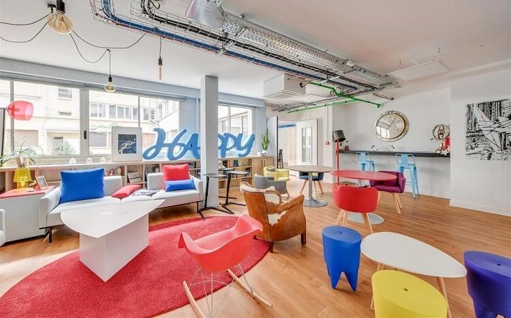 Espace de co-working dans des bureaux 