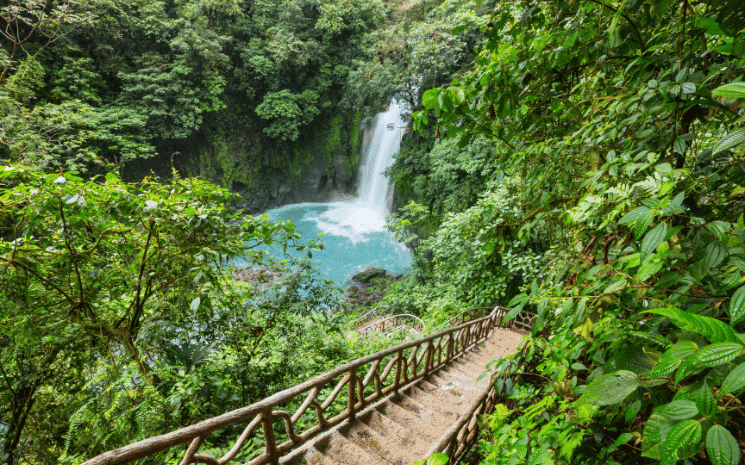 Une chute d'eau au Costa Rica.