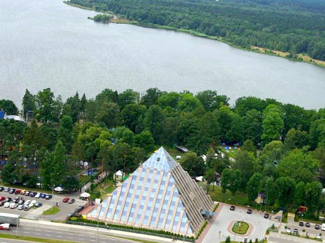 pyramide Pologne