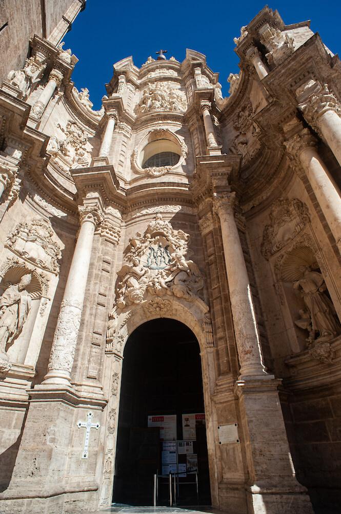 Façade d'une cathédrale