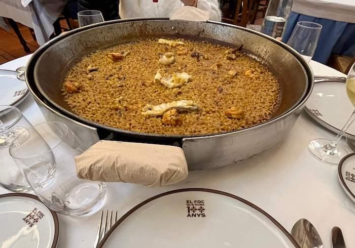 une paella valencienne, un plat traidtionnel lors des Fallas à Valencia