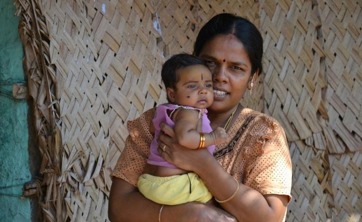 Femme indienne avec son enfant