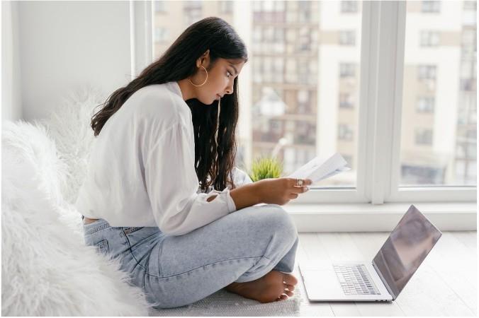 Une femme en télétravail en Inde