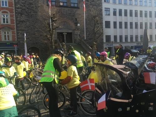 festivités J 100 départ Tour de France Copenhague enfants du lycée français de Copenhague 