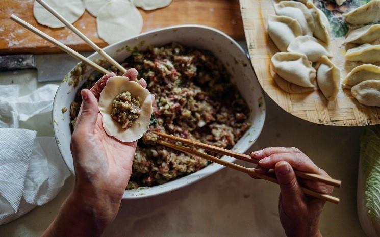 confection des raviolis chinois