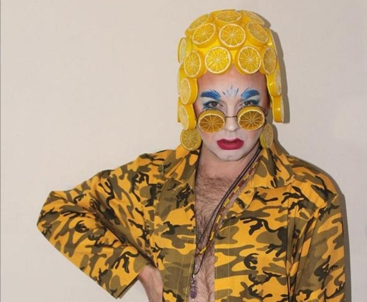 Ginny Lemon, en drag androgyne