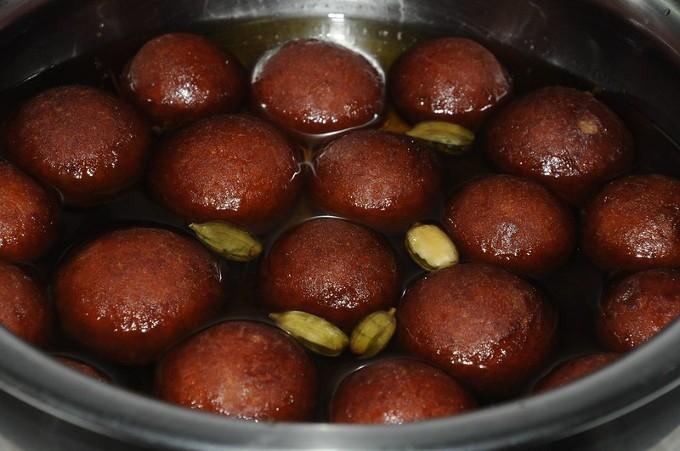 Des Gulab Jamun dessert traditionnel indien