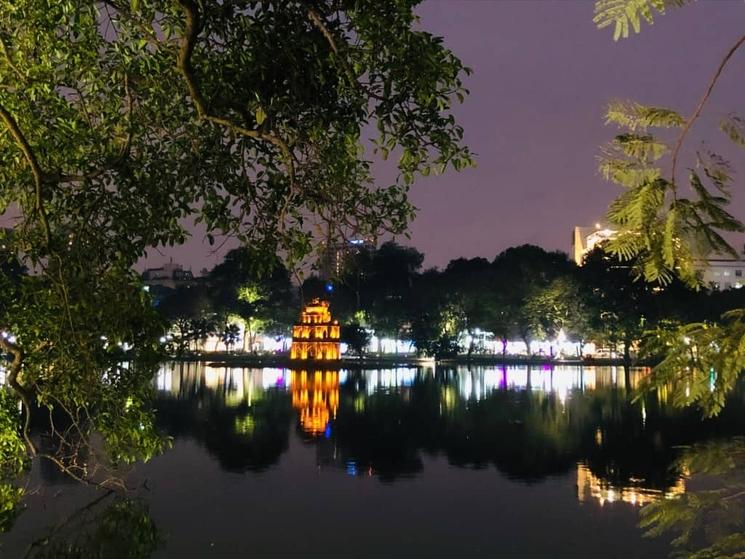 Hoan Kiem lake 