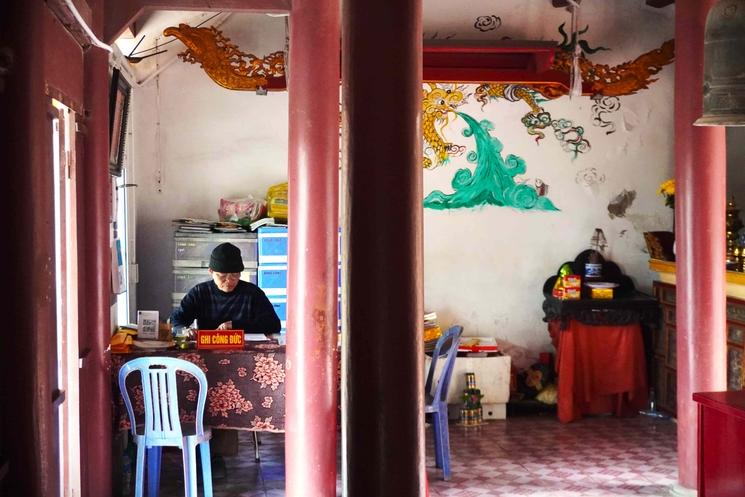 temples vietnam hanoi 