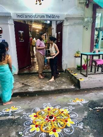 L'entrée de l'Indianostrum Theatre à Pondichéry