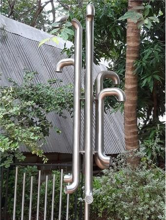 Un instrument de musique dans le jardin sonore Svaram à Auroville