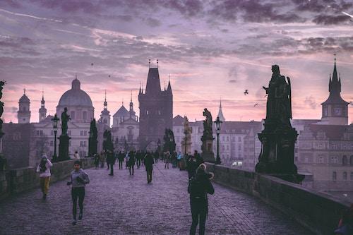 Prague expatriation femmes