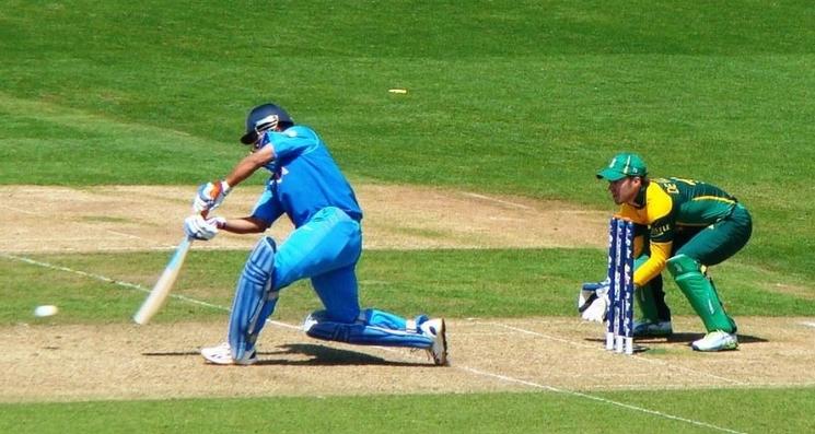 Mahendra Singh Dhoni batting. CC