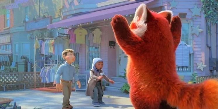 Mei dans le film Pixar Alerte rouge transformée en panda roux au Kensington Market à Toronto