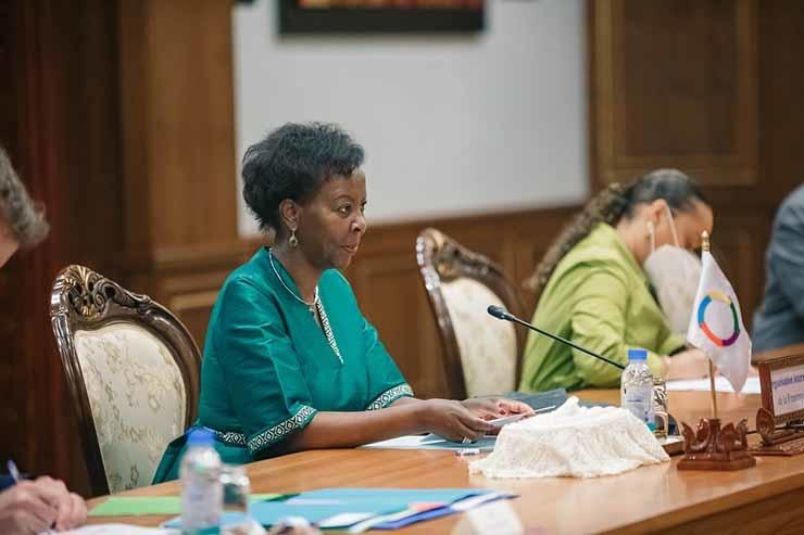 Madame Louise MUSHIKIWABO, la Secrétaire générale de la Francophonie, 