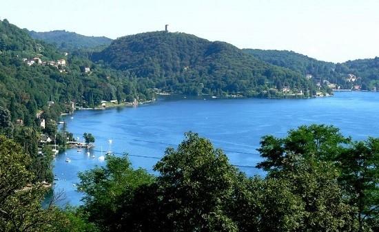 lac d'orta en lombardie