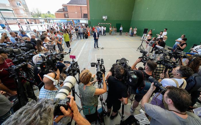 les journalistes autour de Feijoo